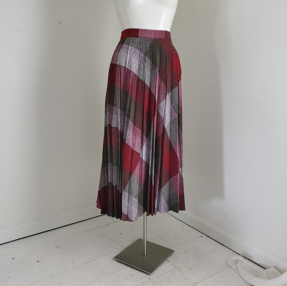 70s Vintage NWT Sag Harbor Berry Wine & Gray Plaid Pleated Wool Blend Skirt